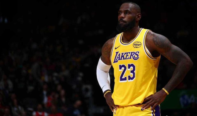 詹姆斯连续1297场上双纪录终结！仅砍8+6+11 助攻八村垒三分绝杀