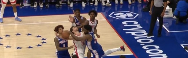 开云官网登录-是个好防守！申京篮下强打恩比德造犯规 76人挑战成功