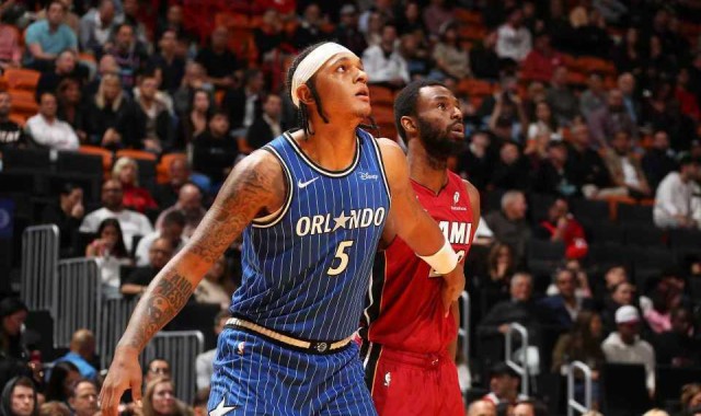 开云体育官网app-单节狂轰40-20逆转！魔术三叉戟80分四杀热火 班凯罗31+12