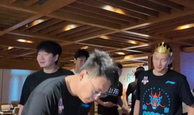 陈林坚32岁生日首秀，山东男篮全队送上祝福